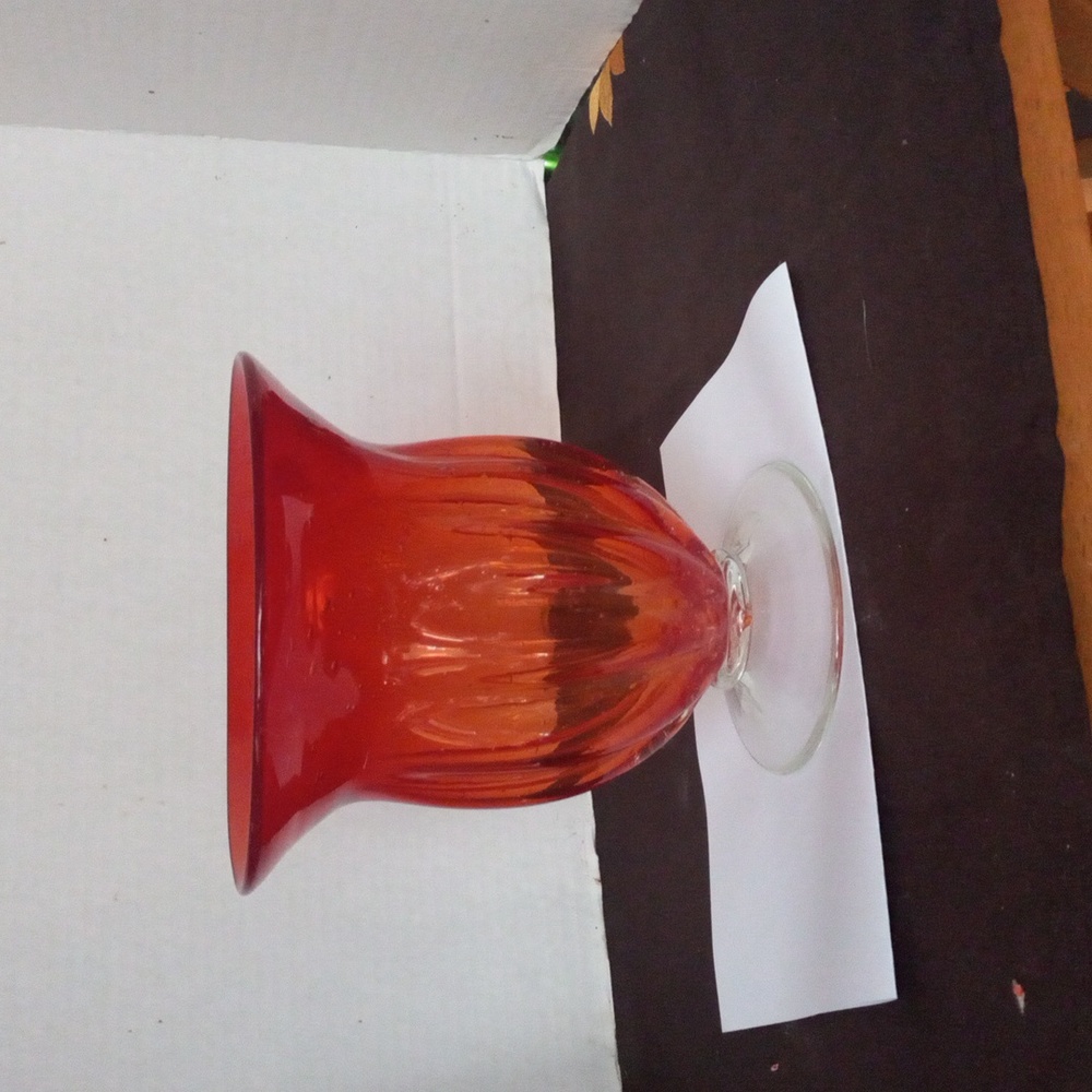 Beautiful art glass AMICI red/orange vase.